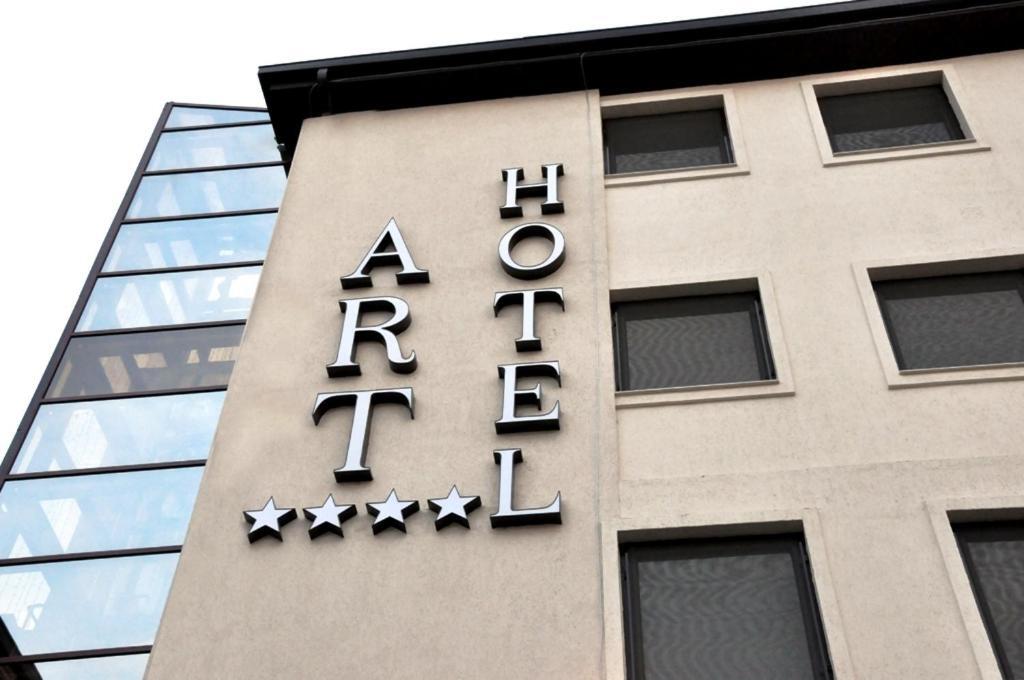 Hotel Art Buzău Exteriör bild